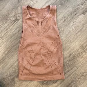 Alo mesh tank top in mauve / blush